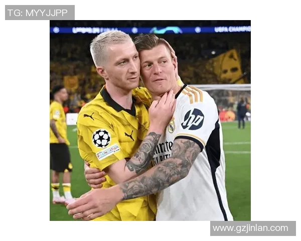 不同时代足球传奇球星同框合影 重温历史辉煌与激情时刻