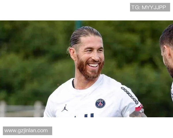 传奇后卫项链拉莫斯：从绿茵场到时尚潮流引领者的蜕变之路