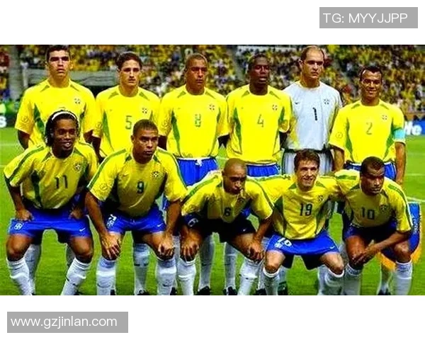 四大足球巨星的精彩瞬间与传奇历程解析